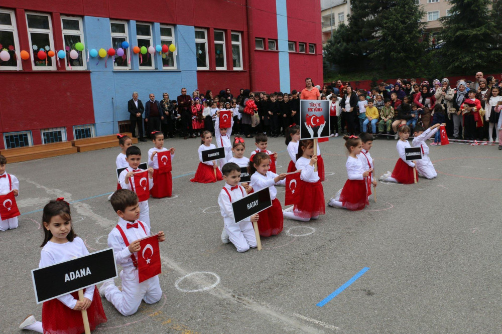 Of'ta 23 Nisan'da çocuklar bayram coşkusunu yaşadı