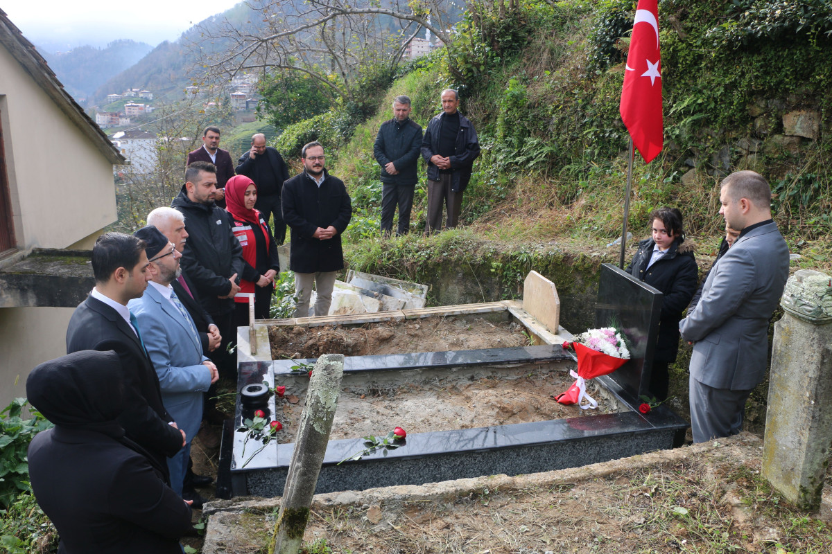 Of'ta Şehit Öğretmen Ali Bulut'un kabrine ziyaret