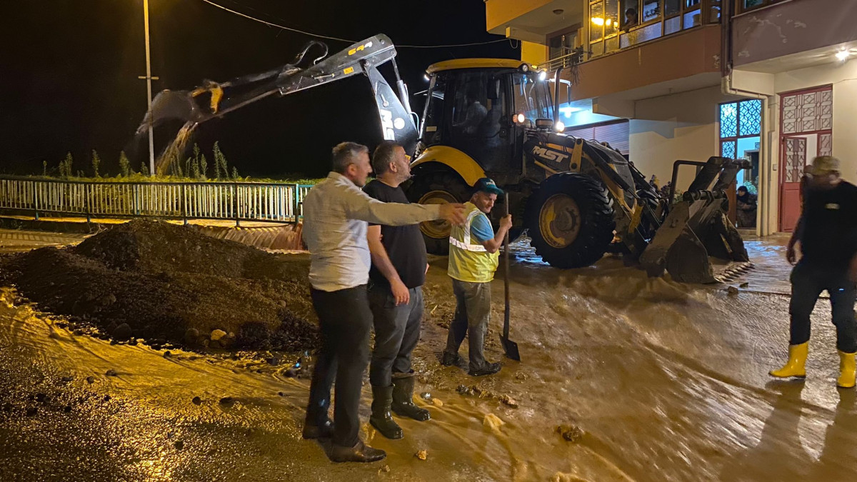 Of'taki su baskınları kontrol altına alındı!