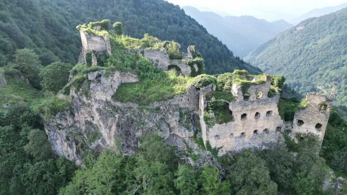 Trabzon Kuştul Manastırı Asırlara Meydan Okuyor