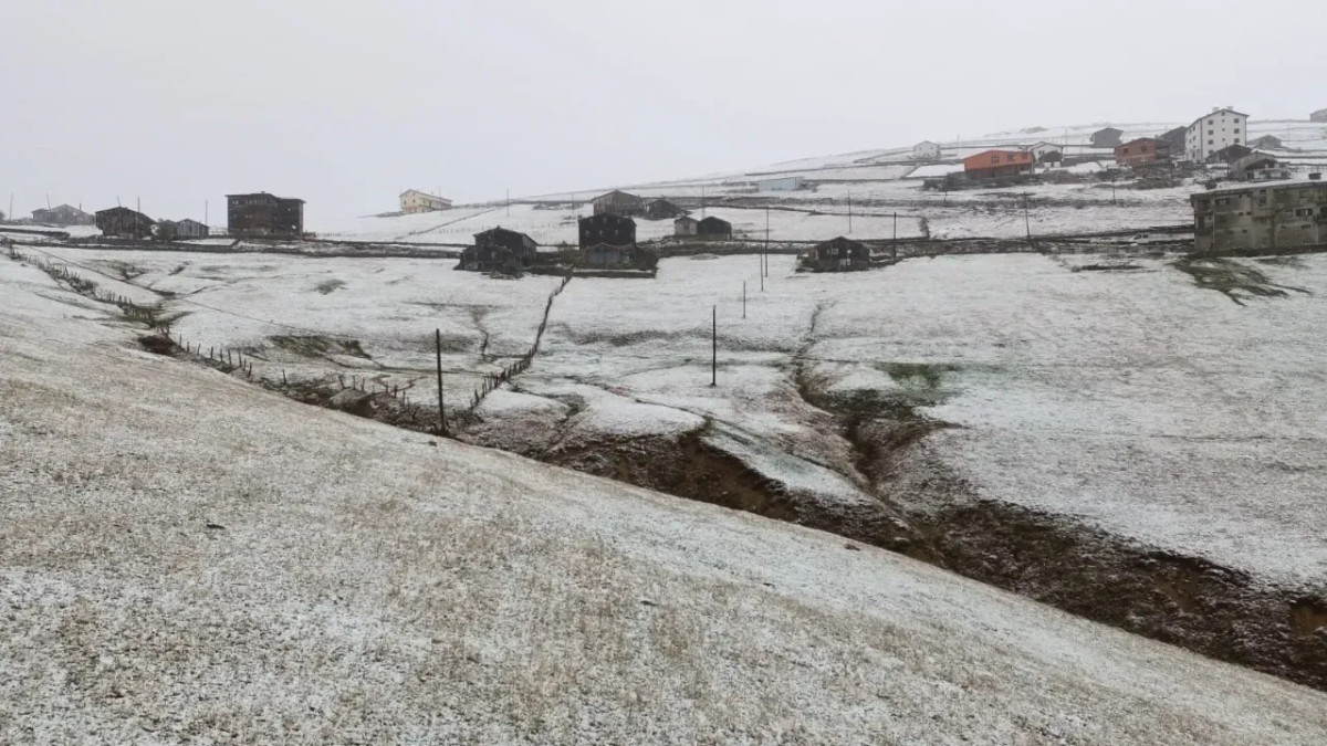 Trabzon Yaylalarına Mevsimin İlk Karı Düştü