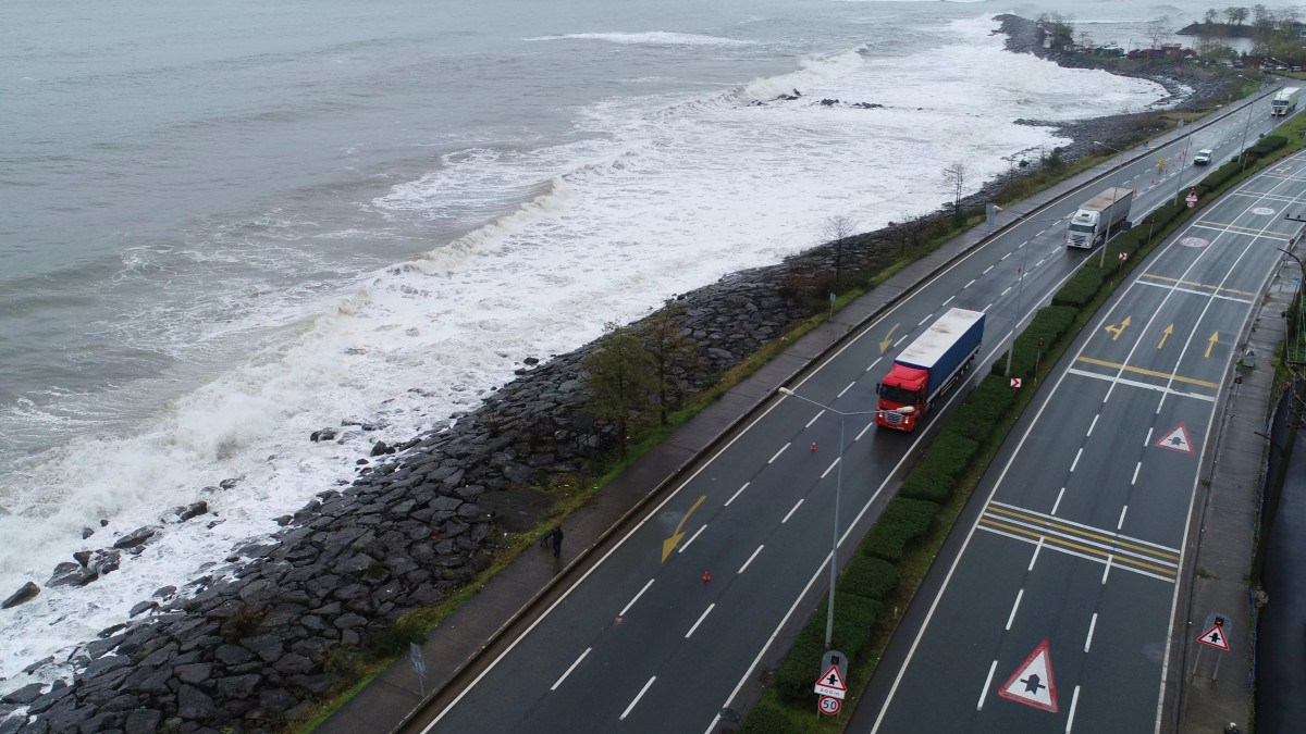 Trabzon'da trafikte yeni dönem! Araç sahiplerinin dikkatine: 1 Haziran'dan itibaren...